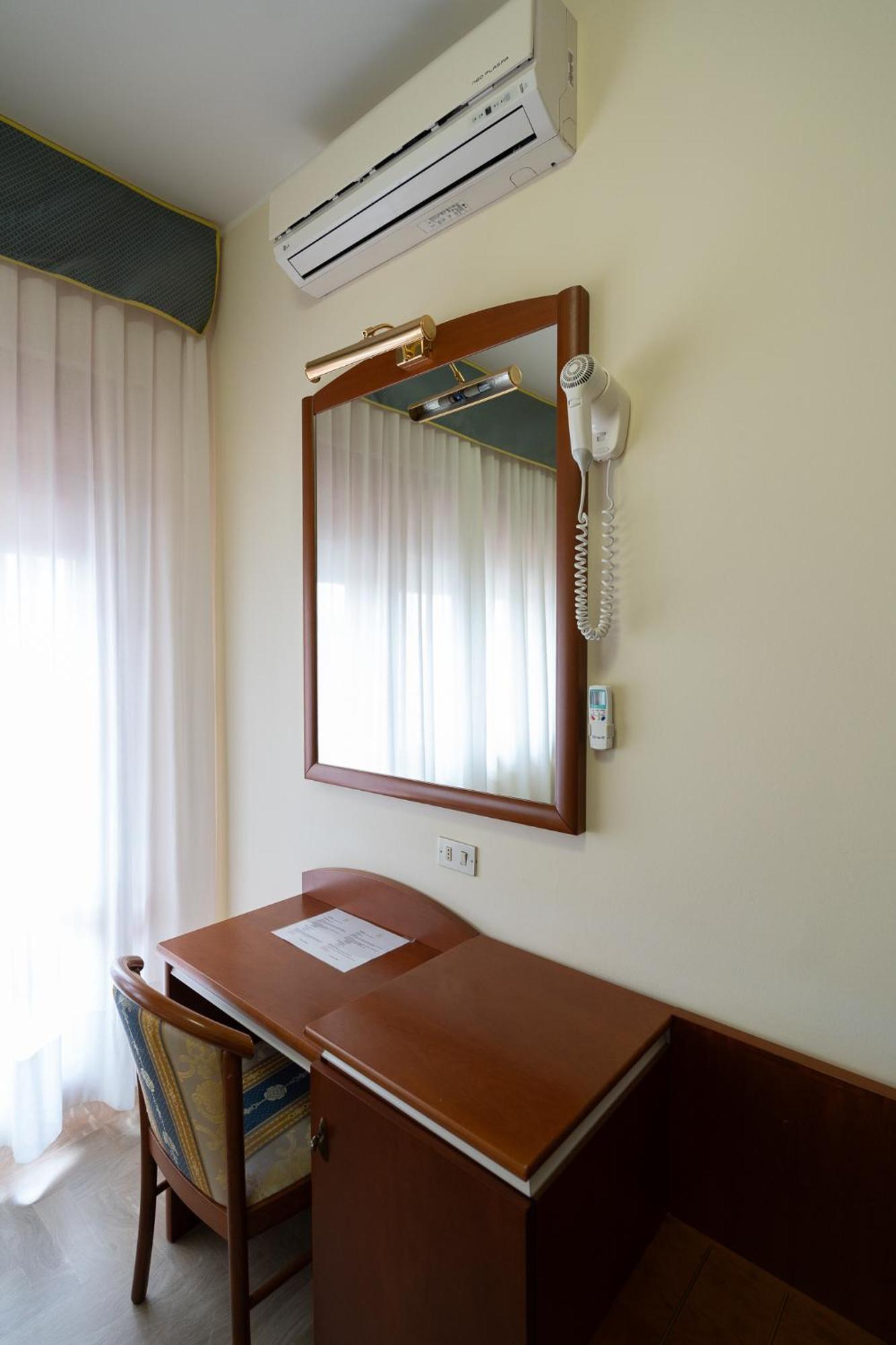 Easy Hotel Meryon Соттомаріна Номер фото